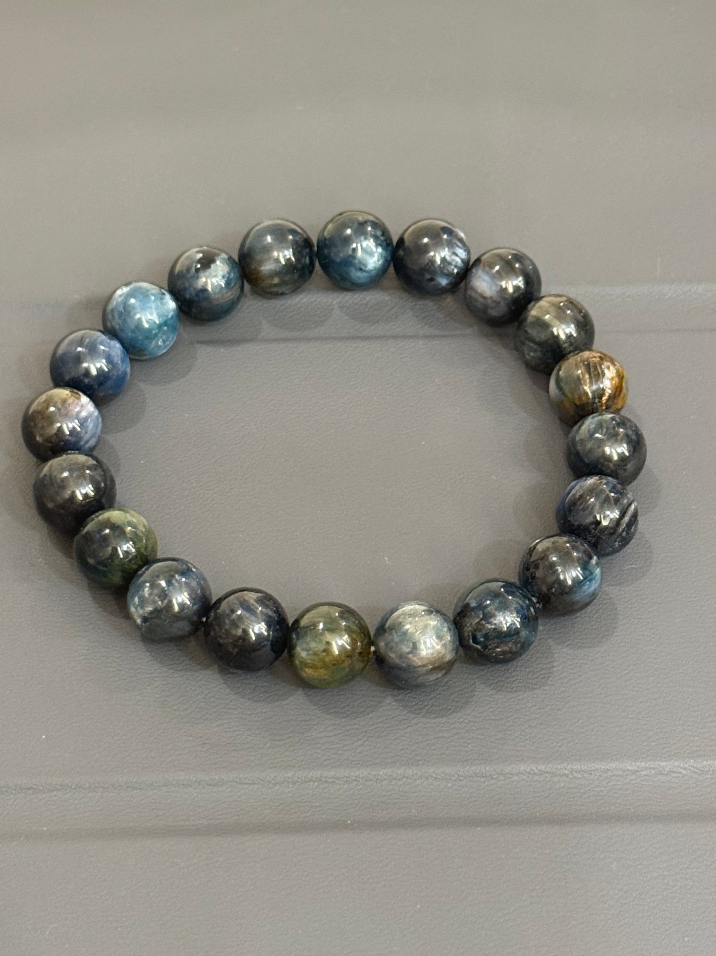 Diivine Kyanite – Chakra Aligner & Energy Cleanser